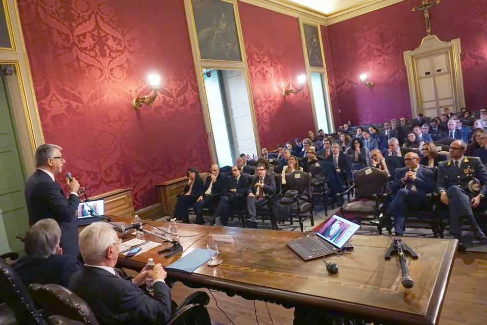 Un momento dell'intervento di Luigi Maruotti, presidente del Consiglio di Stato